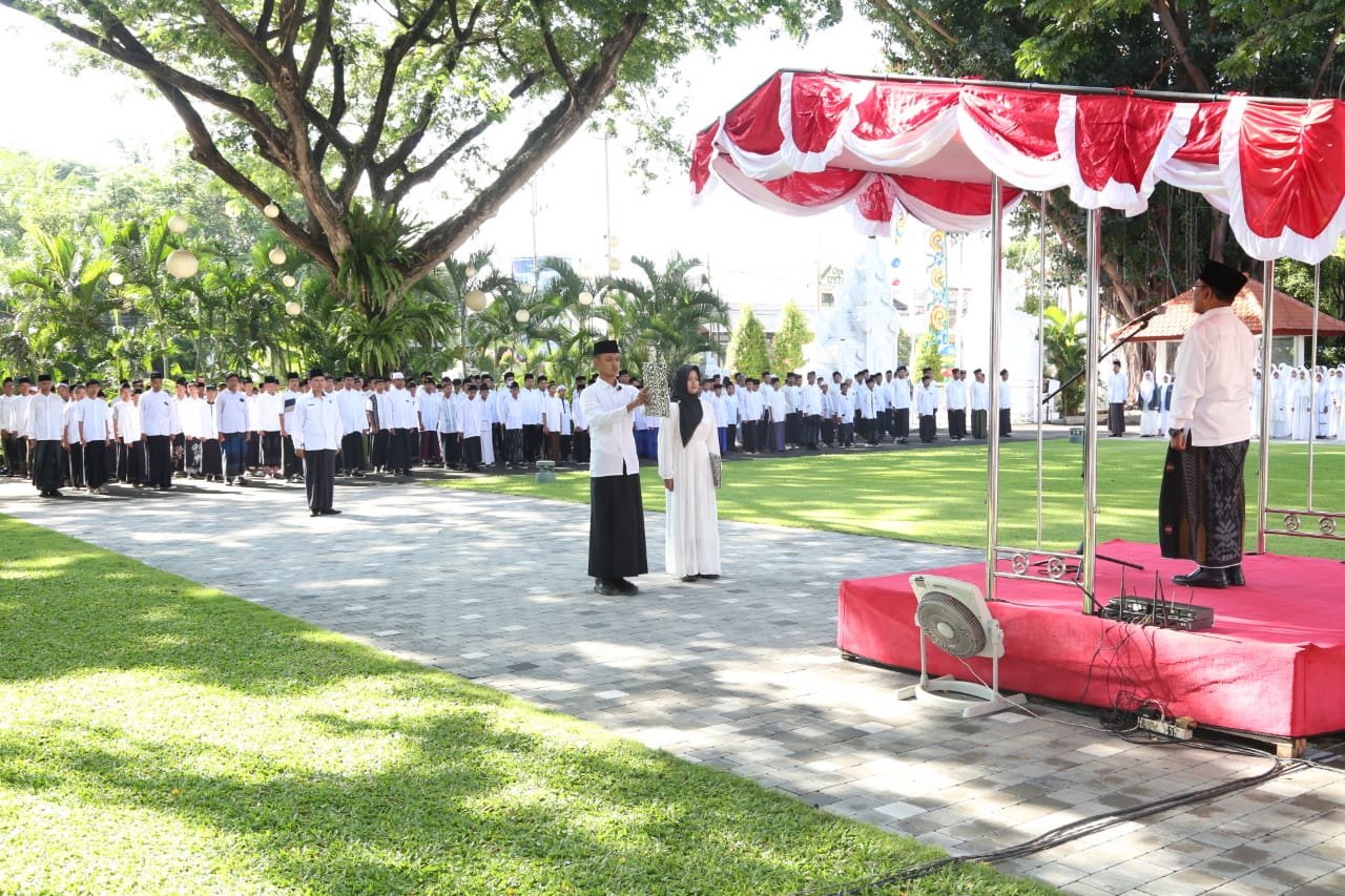 Semarak Hari Santri, Plt Bupati Sugirah Ajak Para Santri Raih Kesuksesan Lewat Pendidikan