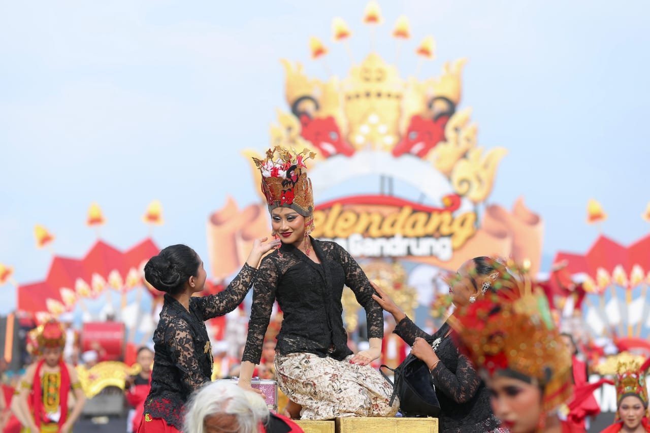 Gandrung Sewu Pukau Penonton, Raih Pujian Bupati Bondowoso