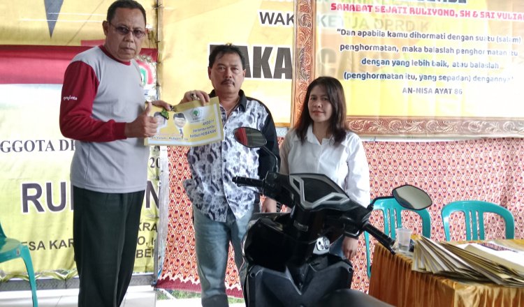 Ruliyono Berikan Penghargaan Sepeda Motor-Uang Pemberdayaan pada Tim Pemenangan Berprestasi