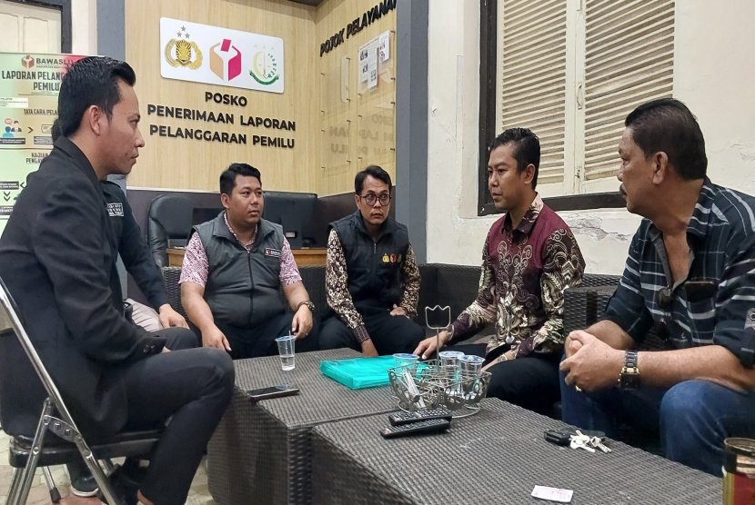 Bernat Sipahutar Laporkan Seluruh Anggota PPK dan Panwascam 