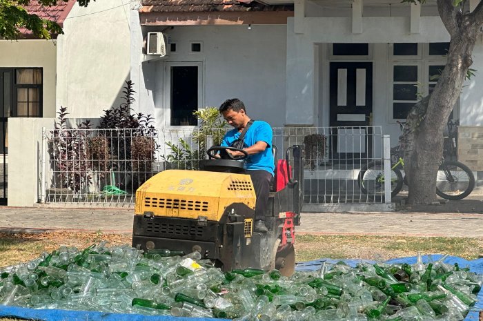 Kejaksaan Negeri Banyuwangi Musnahkan Puluhan Barang Bukti Pidana Kesehatan