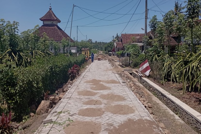 Mobilitas Lancar Berkat Program CSR PT BSI, Warga Pesanggaran Sambut Positif
