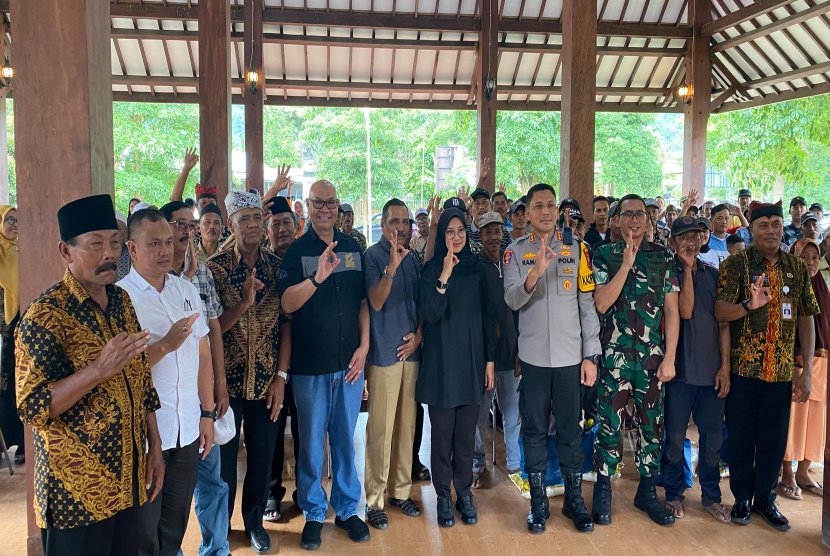 Respon Cepat Pemkab Banyuwangi dan PT BSI Atasi Korban Banjir Sukamade