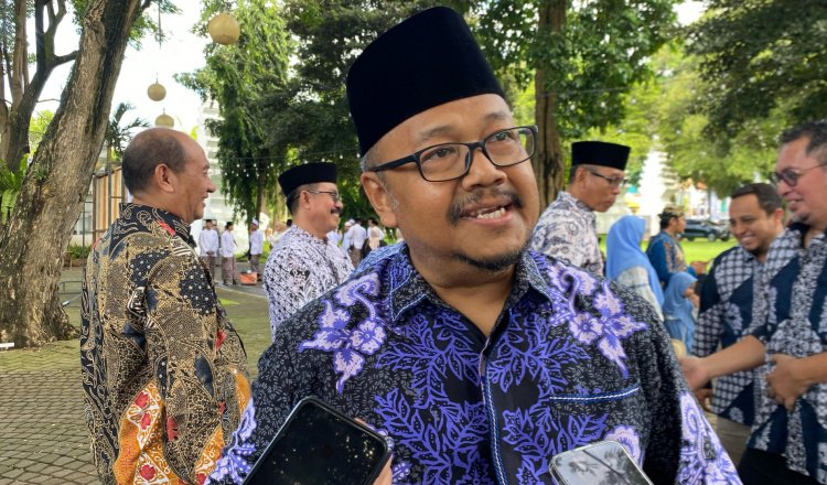 50 Ribu Wisatawan Padati Pantai Pulau Merah di Libur Lebaran