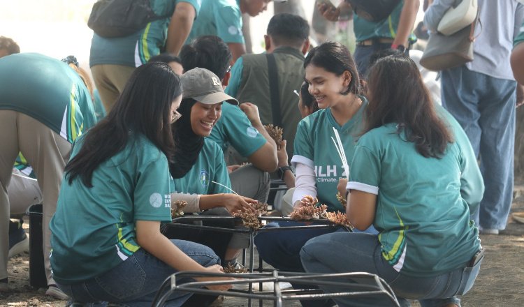 Kolaborasi PT BSI dan Masyarakat Pulihkan Ekosistem Laut Banyuwangi Lewat Transplantasi Karang