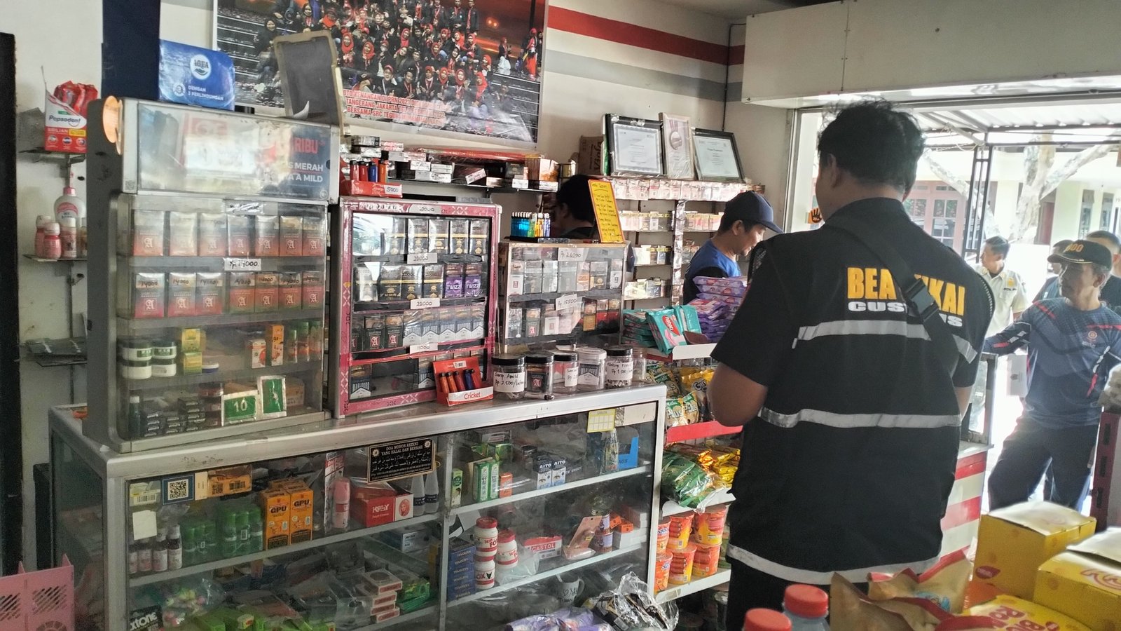 Bea Cukai Jember Gempur Rokok Ilegal di Bondowoso, 11 Barang Bukti Diamankan